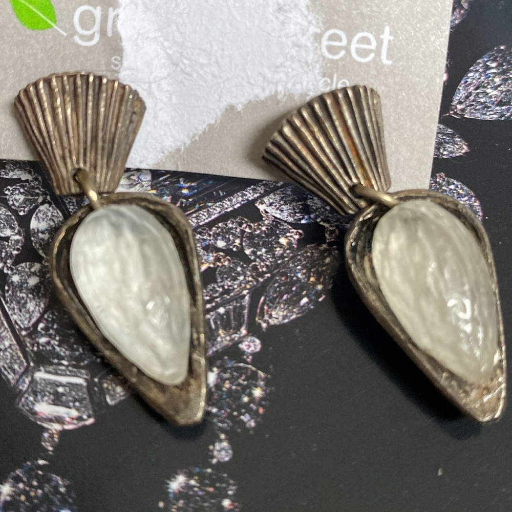 Dragon 🐉 tears earrings pre-owned vintage